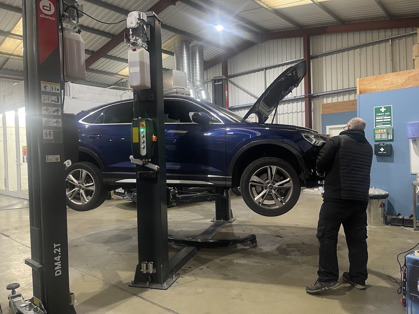Garage / bays